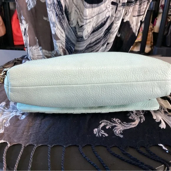 Kate Spade mint green quilted crossbody bag with silver chains and turn lock - Picture 5 of 14